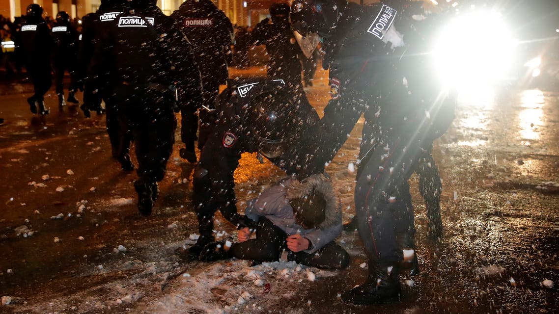 Law enforcement officers detain a man during a rally in support of jailed Russian opposition leader Alexei Navalny in Moscow, Russia January 23, 2021. REUTERS/Maxim Shemetov