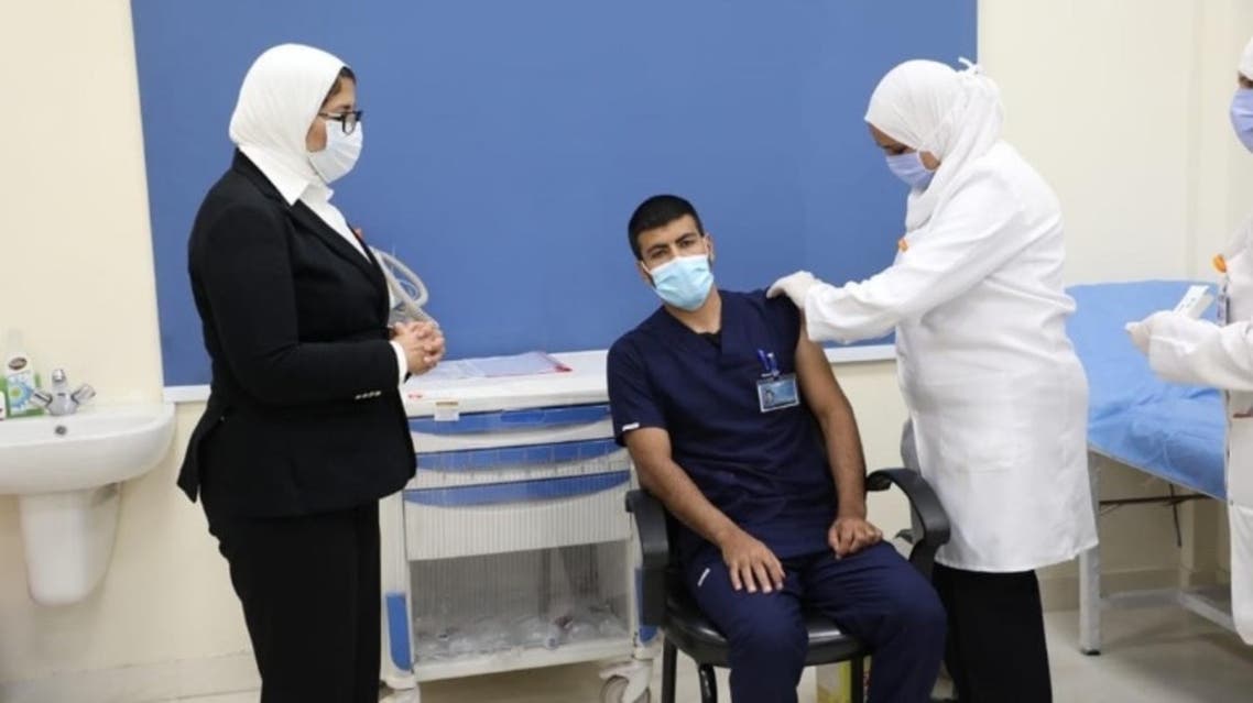  التطعيم بلقاحات فيروس كورونا في مصر