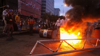 طرابلس.. محتجون يرمون الأمن بالحجارة والأخير يرد بالغاز