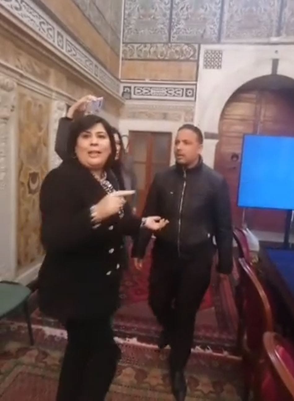 صور اعتداء سيف الدين مخلوف على عبير موسي