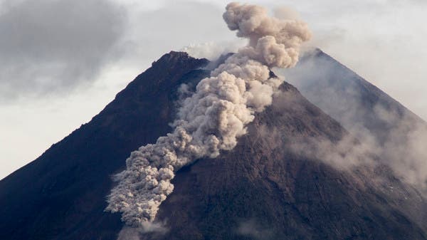 Gunung Merapi di Indonesia meletus, memuntahkan lahar panas