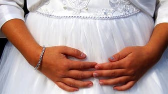حملة توقف زفاف طفلة باليمن وتعيد زواج القاصرات للواجهة