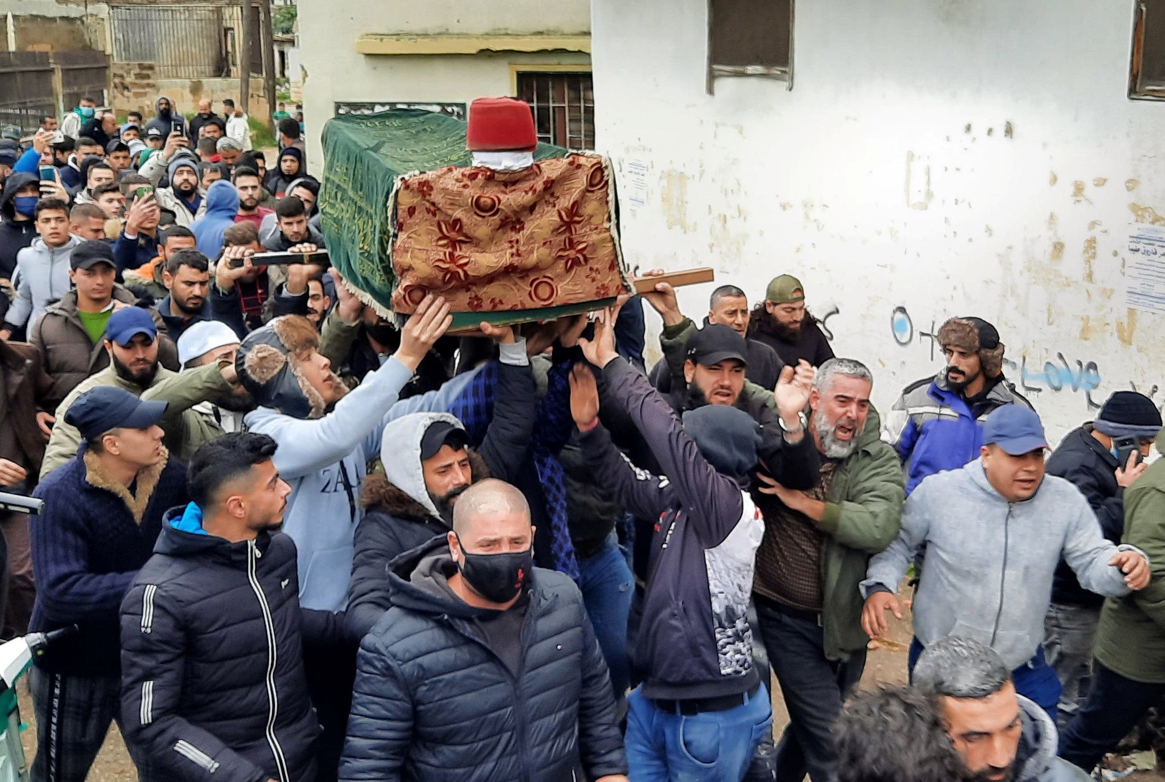 تشييع جثمان الشاب الذي توفي في احتجاجات طرابلس
