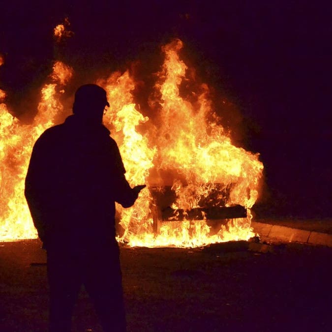 لبنان.. محتجون يحرقون مبنى بلدية طرابلس.. وبيان ناري للحريري