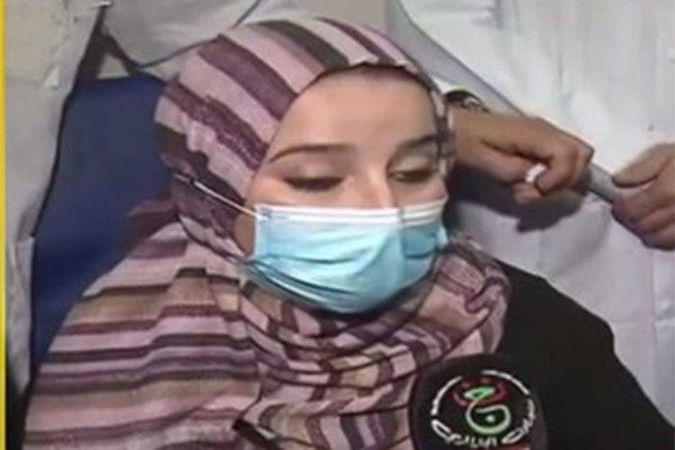 إيمان سلاطنية أول جزائرية من ولاية البليدة تتلقى لقاح “سبوتنيك V” المضاد لفيروس كورونا