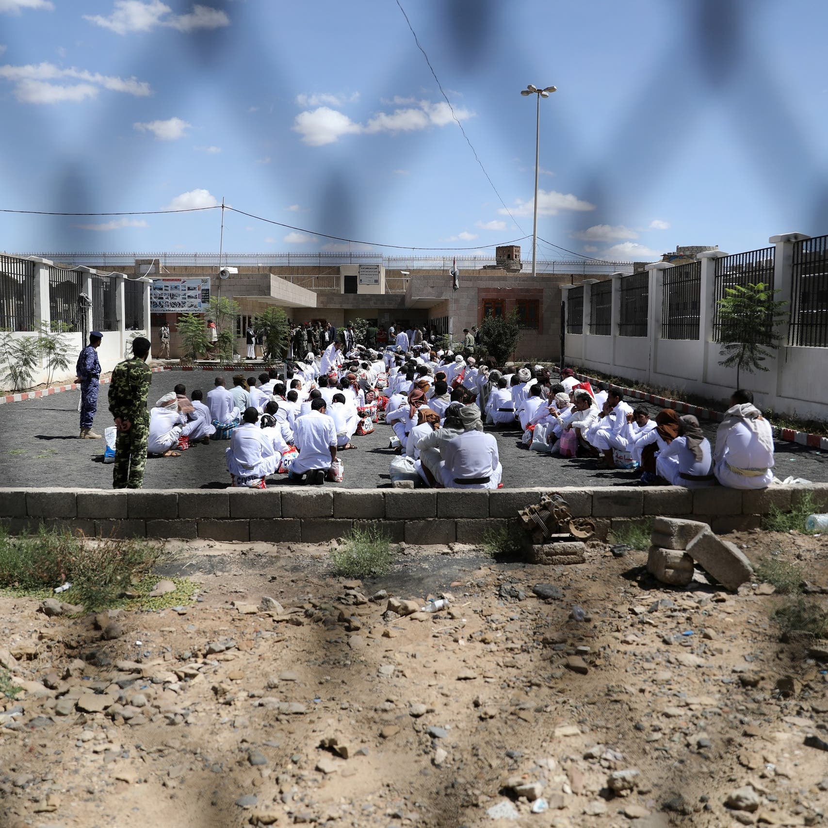 بالأرقام.. تقرير يكشف تعرض 1635 مختطفاً للتعذيب بسجون الحوثي