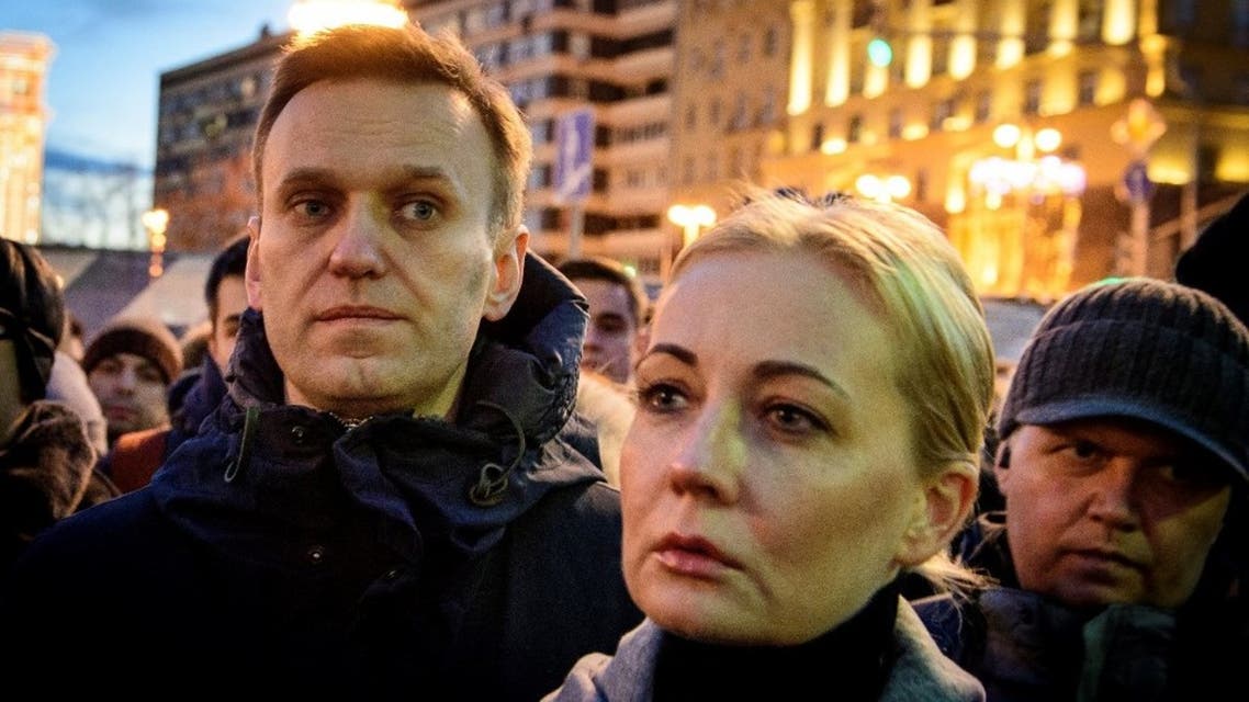 Russian opposition leader Alexei Navalny (L) and his wife Yulia pay tribute with several thousand opposition supporters to the victims of a Siberian shopping mall fire at Pushkinskaya Square in downtown Moscow on March 27, 2018. (AFP)