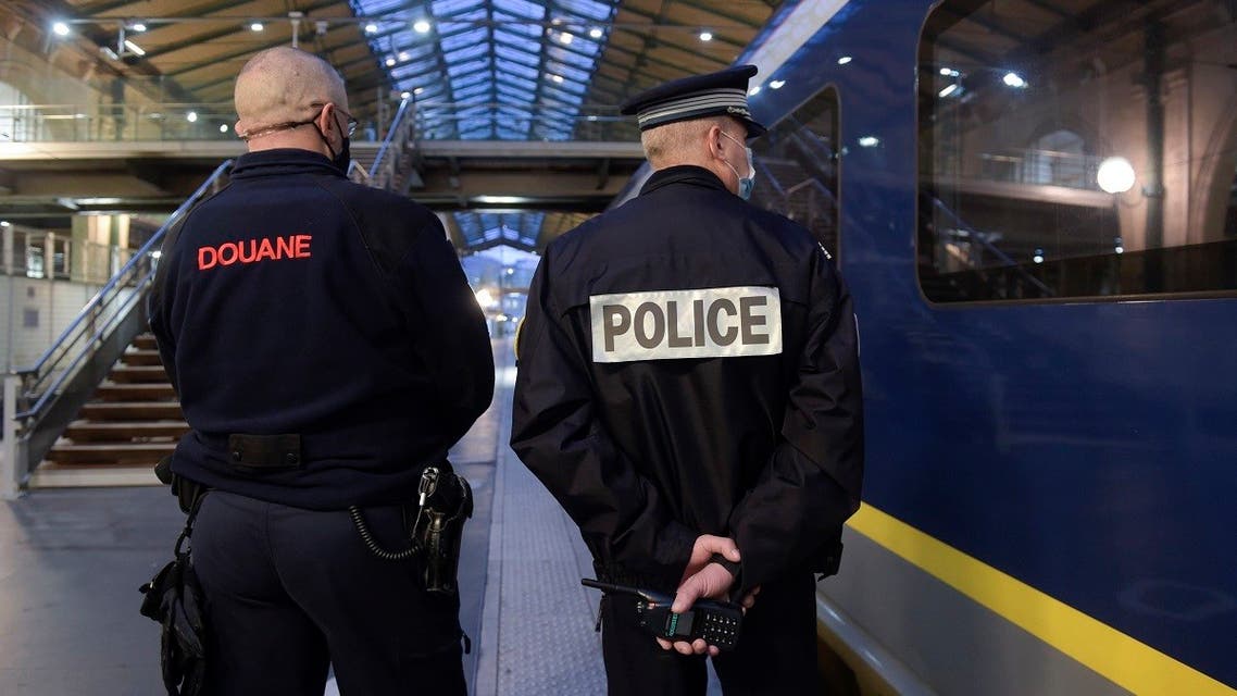 A French Border Police officer (L) and a National Police officer stand near an Eurostar train in Gare du Nord station in Paris on December 10, 2020. (Eric Piermont/AFP)