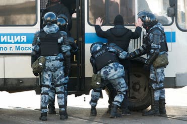 الشرطة في موسكو توقف محتجاً مناصراً لنافالني أمس