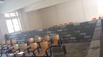 صنعاء.. جدران أسمنتيه حوثية للفصل بين طالبات وطلاب الجامعات