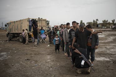 نازحون عراقيون غرب الموصل يوم 14 أبريل 2017