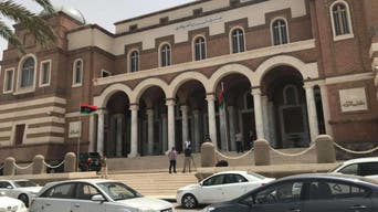 مصرف ليبيا المركزي في الشرق يحذر من أن إعادة التوحيد في خطر