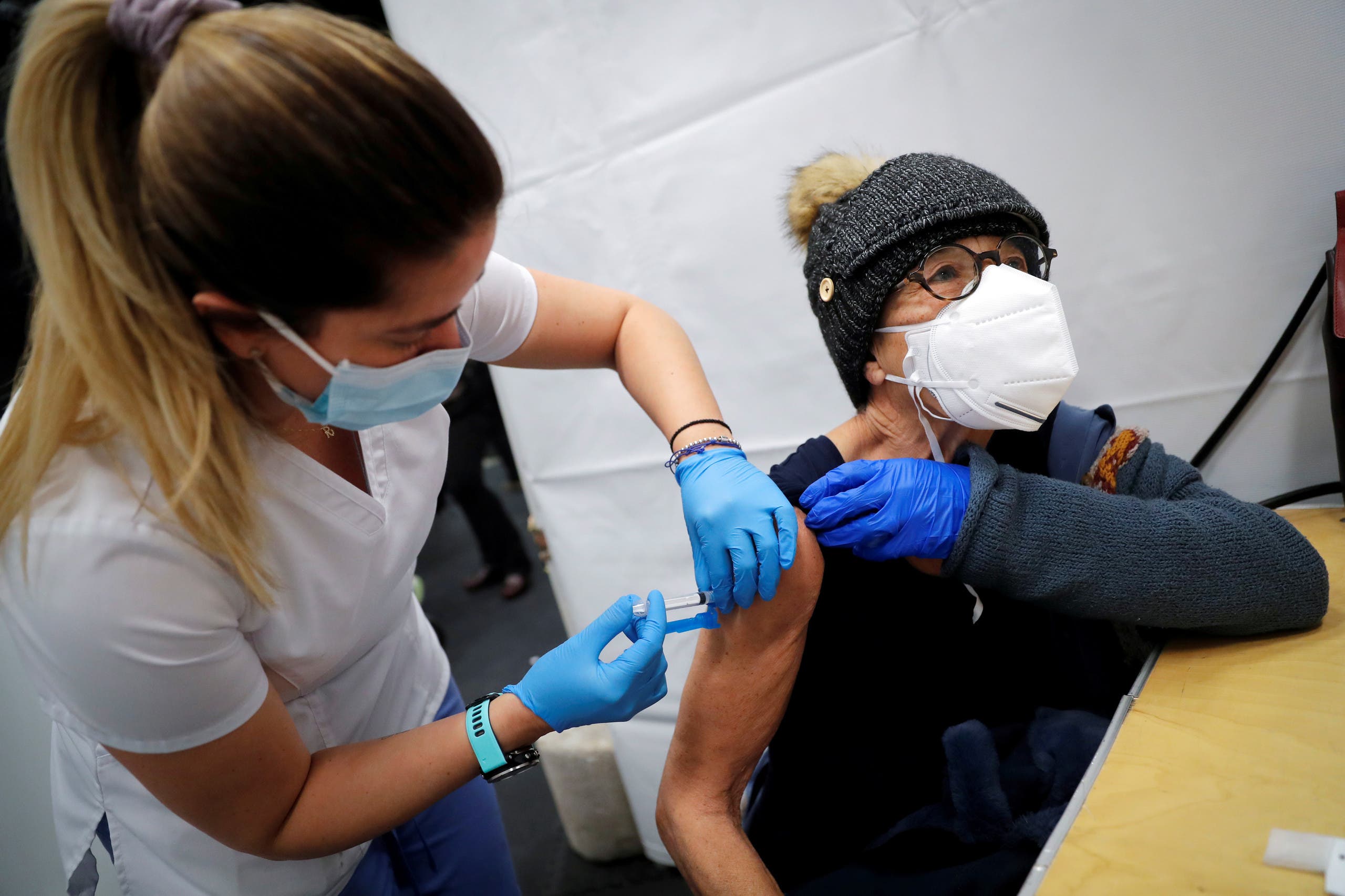A healthcare worker administers a shot of the Moderna COVID-19 Vaccine to a woman in New York City. (File photo: Reuters)