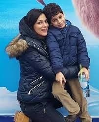 إنجي المقدم مع ابنها