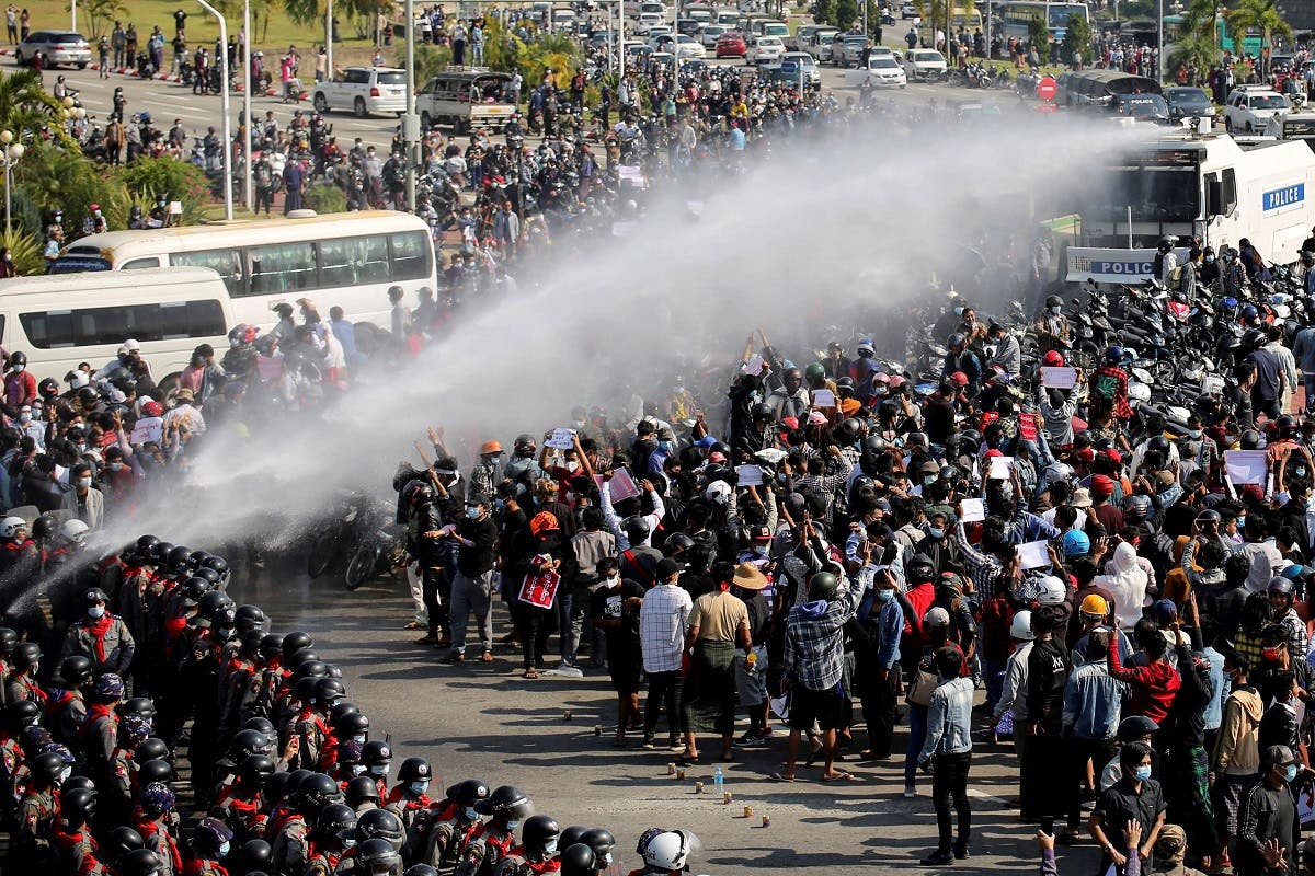 Police fire a water cannon at protesters demonstrating against the coup and demanding the release of elected leader Aung San Suu Kyi, in Naypyitaw, Myanmar, on February 8, 2021. (File photo: Reuters)