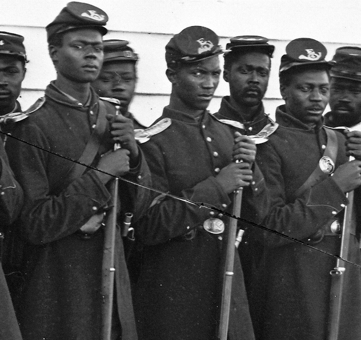 صورة لعدد من ذوي الأصول الأفريقية الذين شاركوا بالحرب الأهلية