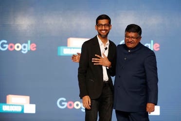 Google CEO Sundar Pichai (left), and Union Minister for Law and Justice and Ministry of Information Technology, Ravi Shankar Prasad pose for a photo during a press conference on Google's collaboration with small scale local businesses in New Delhi, India. (File photo: AP)