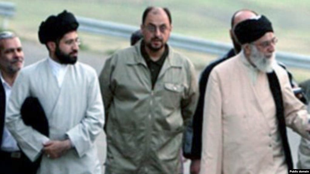 علی خامنهای و فرزندش مجتبی جانشین احتمالی وی