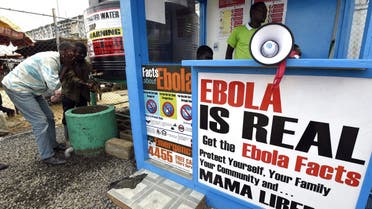  Liberians wash their hands next to an Ebola information and sanitation station, raising awareness about the virus in Monrovia, September 30, 2014. (File photo: AFP)