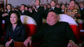 بالصور.. زوجة زعيم كوريا الشمالية تظهر لأول مرة منذ عام