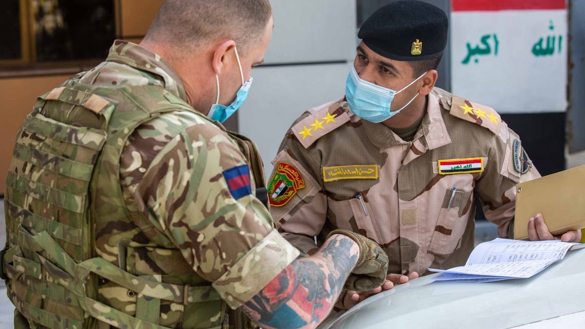 Military College Advisors from #NMI observe fieldcraft lessons delivered by Iraqi instructors. Taught in foreign military academies, these instructors are bringing their expertise back to the Iraqi Armed Forces #BuildingSecurity #WeAreNATOيراقب مستشارو الكلية العسكرية من المملكة المتحدة في #بعثة_الناتو_في_العراق دروساً في الحرفة الميدانية التي يقدمها مدربون عراقيون تعلموها في أكاديميات عسكرية أجنبية وها هم الآن يشاركون ما تعلموه مع القوات المسلحة العراقية.