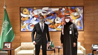 السعودية وماليزيا تبحثان استقرار سوق النفط