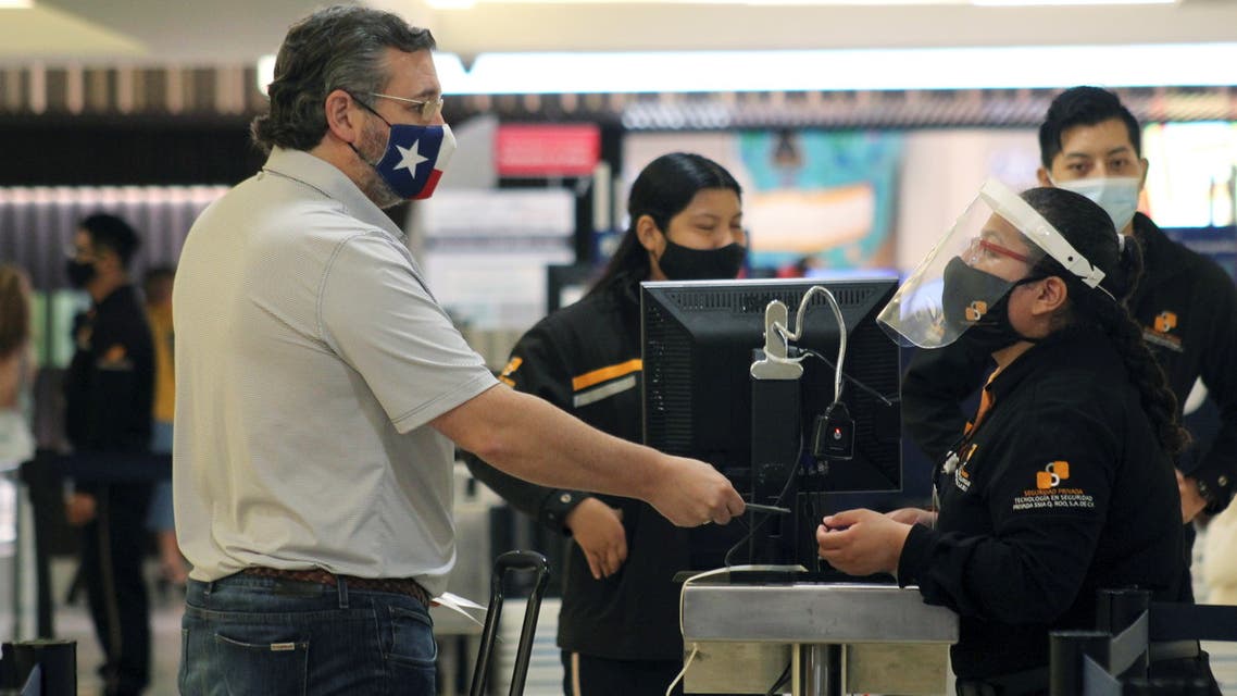 تيد كروز في المطار عائدا من المكسيك (أرشيفية- فرانس برس)