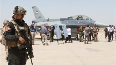 A member of the Iraqi SWAT team stands as security forces and others gather next to a US F-16 fighter jets at Balad air base, Iraq, July 20, 2015. (File photo: AP)