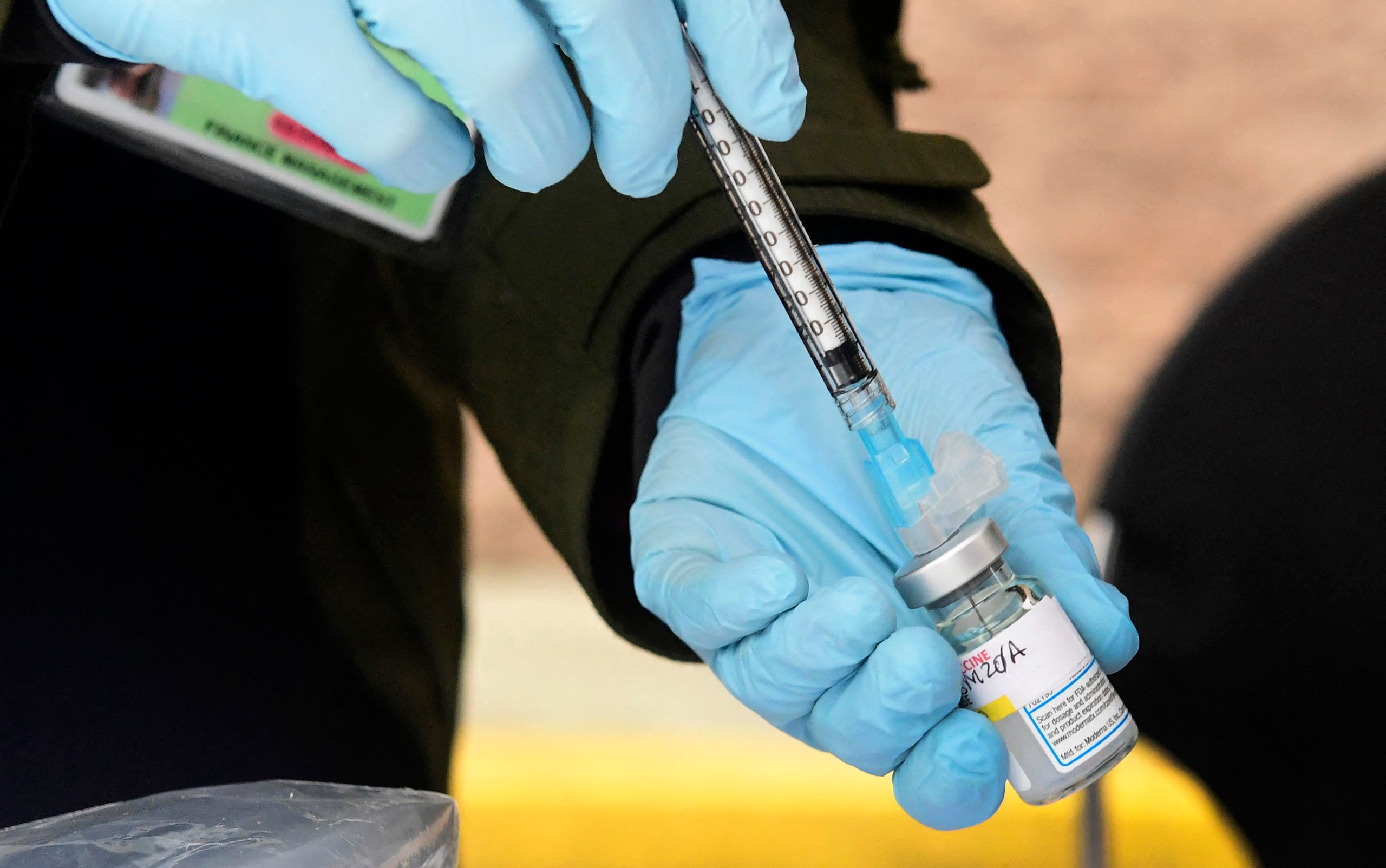 Nurse Emily Enos loads the Moderna Covid-19 vaccine into a syringe ahead of the distribution of vaccines to seniors above the age of 65 who are experiencing homelessness at the Los Angeles Mission, in the Skid Row area of Downtown Los Angeles, California on February 10, 2021. (File photo: AFP)