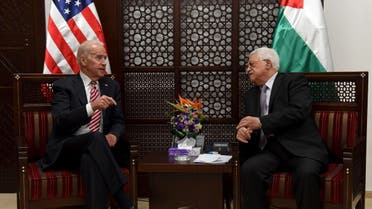Joe Biden (L) meets with Palestinian President Mahmoud Abbas in the West Bank city of Ramallah March 9, 2016. (File photo: Reuters)