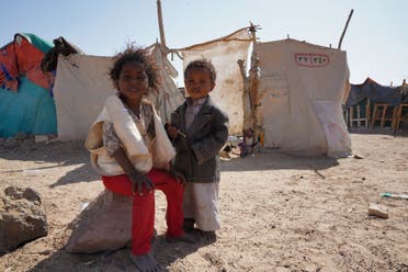أطفال يمنيون في مخيم جو النسيم للنازحين بضواحي مدينة مأرب يوم 18 فبراير (أرشيفية من فرانس برس)
