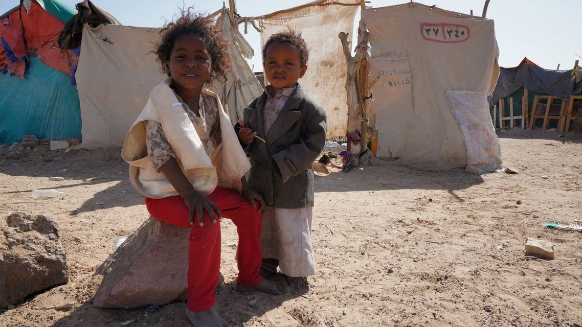 أطفال يمنيون في مخيم جو النسيم للنازحين بضواحي مدينة مأرب يوم 18 فبراير (أرشيفية من فرانس برس)