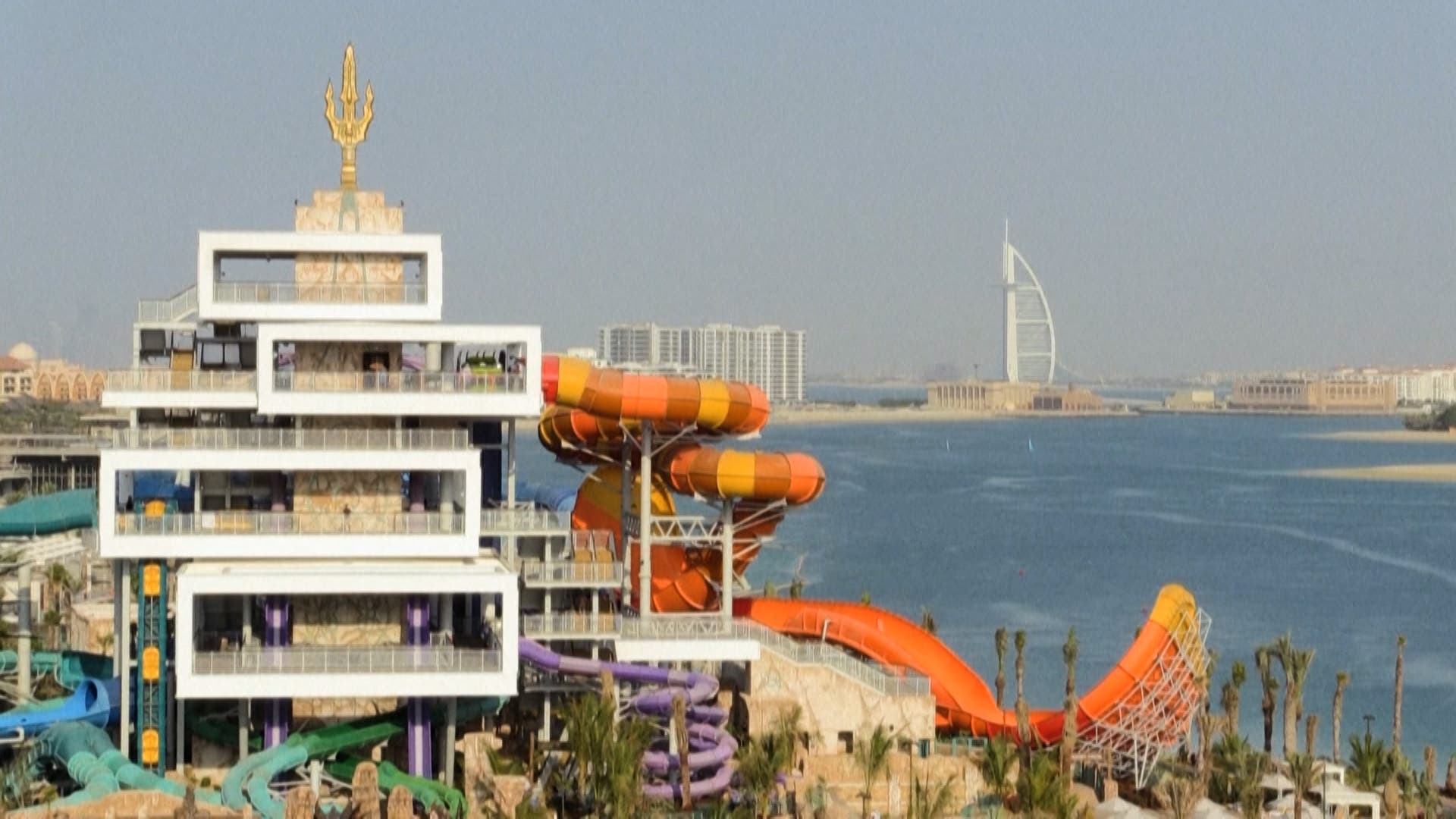 Dubai water park opens Middle East s highest water slide