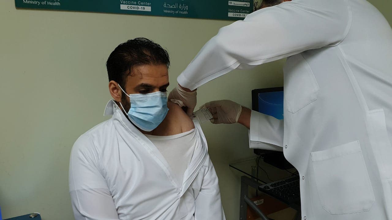 اللقاح في السعودية..  من الشوارع والأسواق إلى مراكز متخصصة