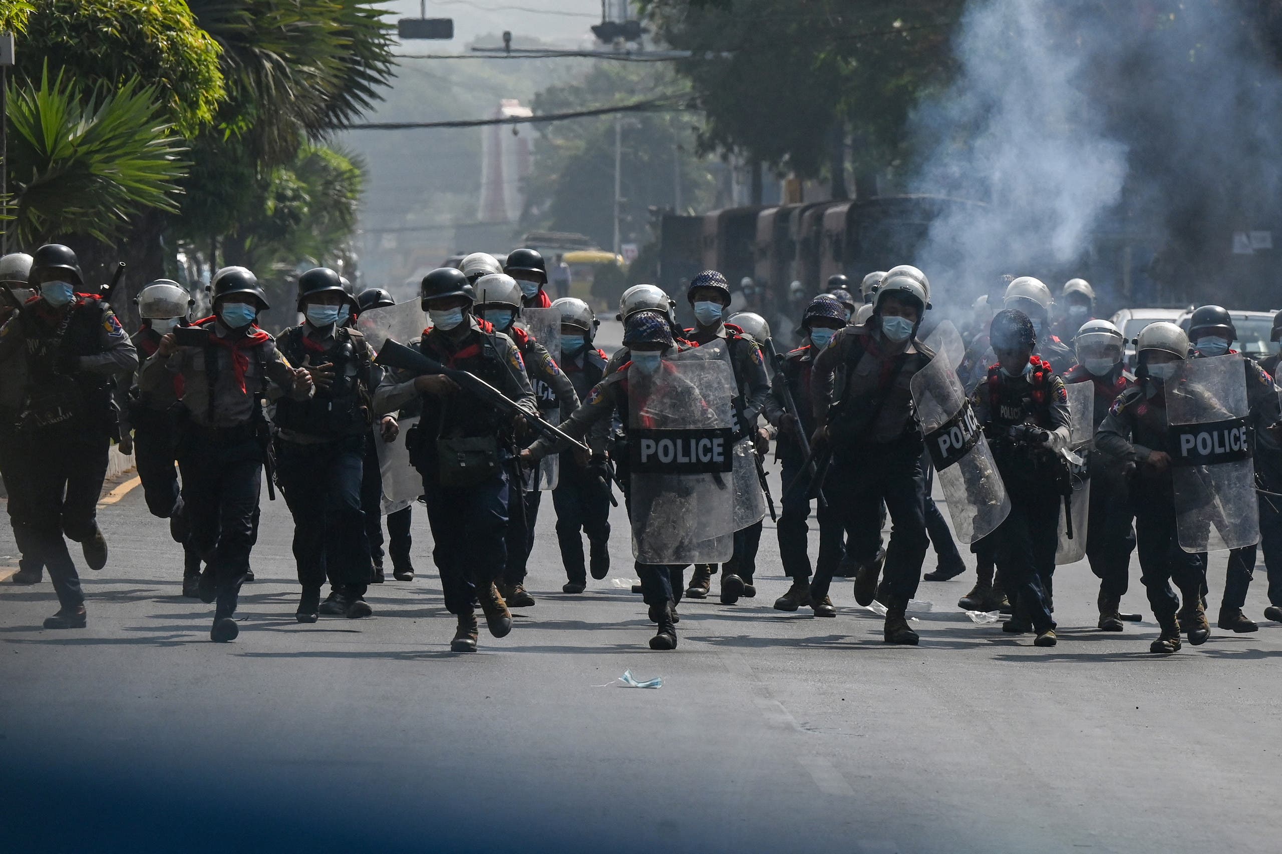 شرطة مكافحة الشغب تواجه المحتجين اليوم في يانغون