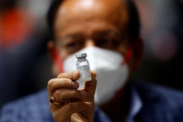 Indian Health Minister Harsh Vardhan holds a dose of Bharat Biotech's COVID-19 vaccine called COVAXIN, Jan. 16, 2021. (File photo: Reuters)