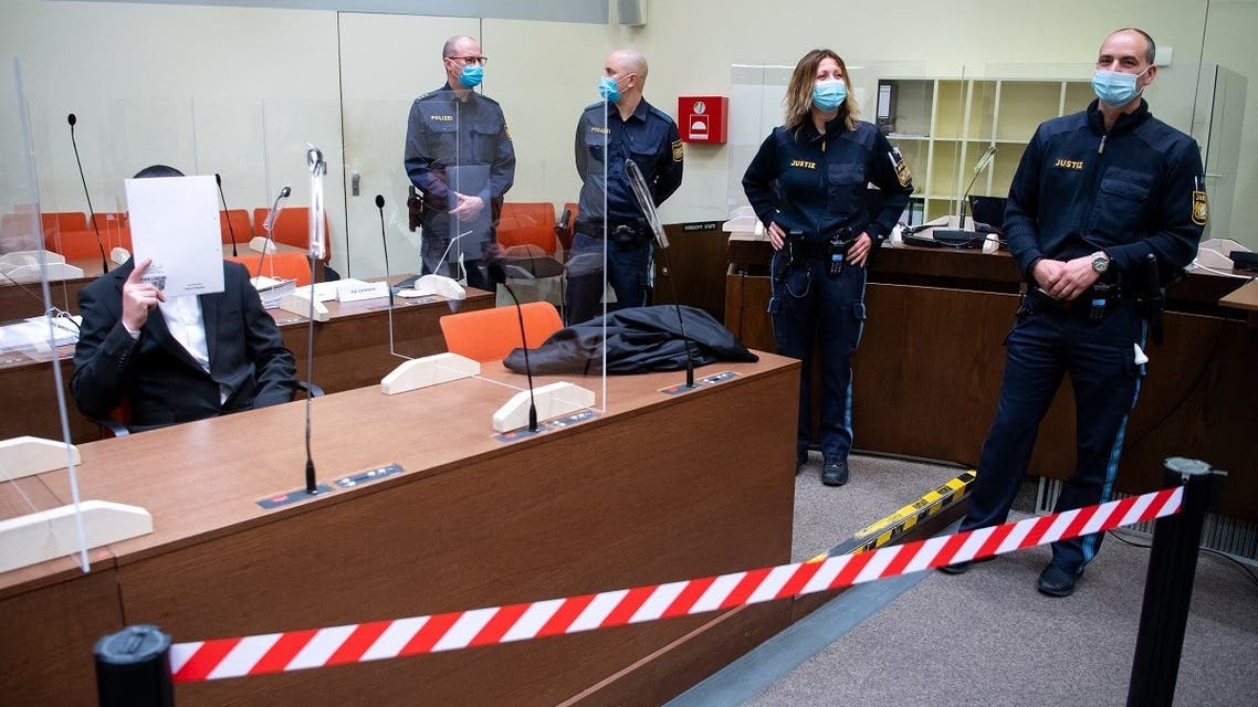 The defendant Muharrem D. (L), an alleged member of ISIS, waits for the opening of his trial on March 2, 2021 in Munich, southern Germany. (Sven Hoppe/Pool/AFP)