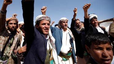 Tribesmen loyal to the Shi'ite Houthi group sit on the side of a road in Amran province, north of the Yemeni capital Sanaa April 12, 2014. Fighters loyal to the Shi'ite tribe, who have repeatedly fought government forces since 2004, are trying to tighten their grip on the north as Yemen moves towards a federal system that gives more power to regional authorities. REUTERS/Khaled Abdullah (YEMEN - Tags: POLITICS CIVIL UNREST)