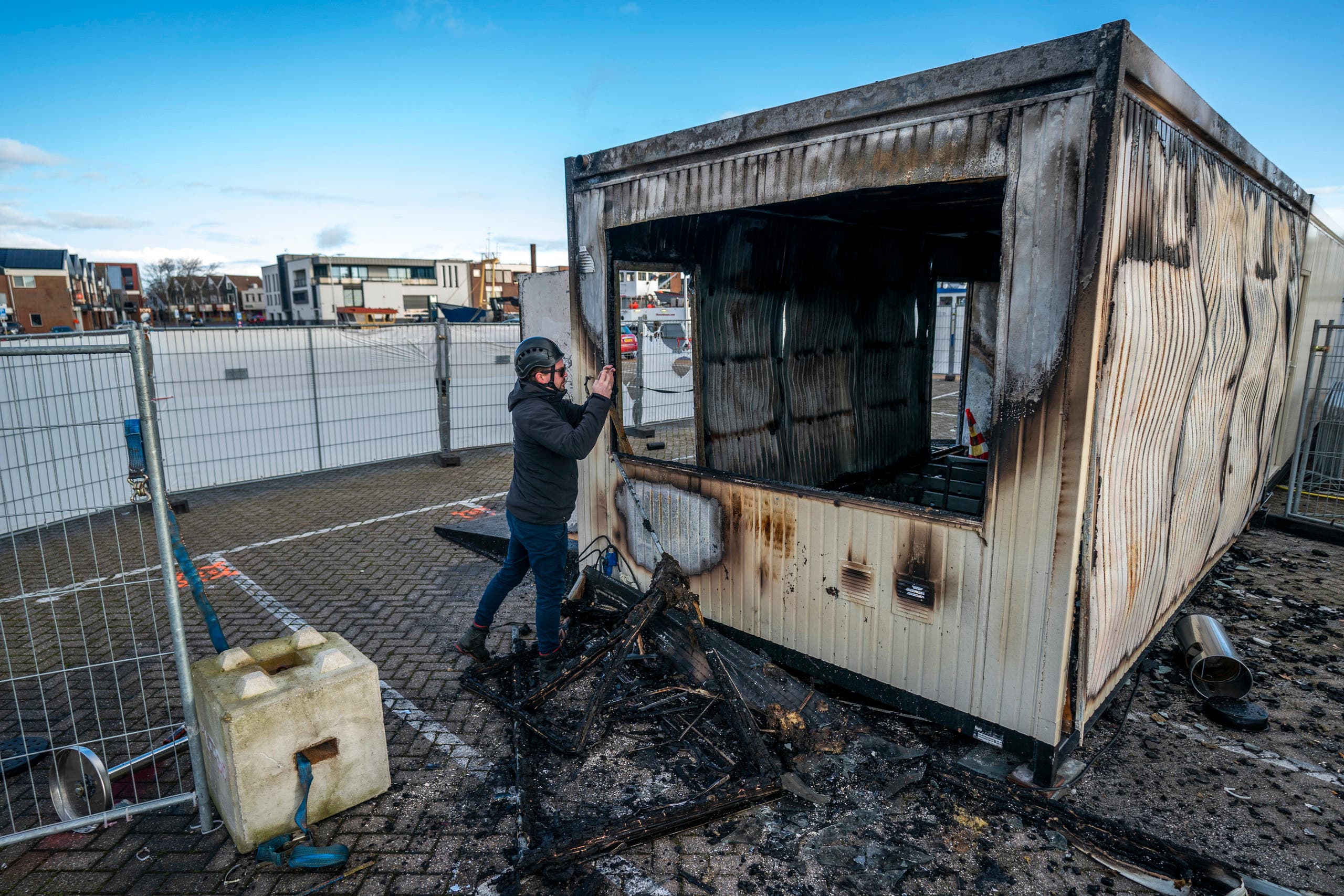 مركز متنقل لفحص كورونا تم حرقه في فليفولاند  في يناير الماضي