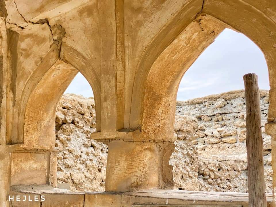 أقواس مبنى تاريخي
