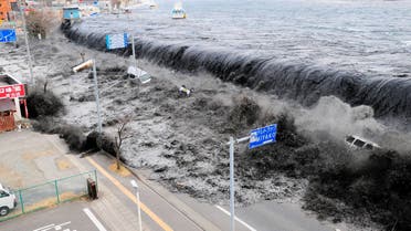 A wave approaches Miyako City from the Heigawa estuary in Iwate Prefecture after the 8.9 magnitude earthquake struck the area March 11, 2011. (File photo: Reuters)