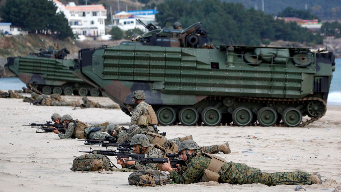 Soldiers from the U.S. Marine Corps take part in a U.S.-South Korea joint landing operation drill along the shore in Pohang, about 370 km (230 miles) southeast of Seoul, November 4, 2009. (File photo: Reuters)