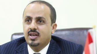 الإرياني: "الحوثي" تغلق مطار صنعاء لاستخدامه بتهريب الأسلحة