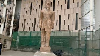 التمثال الثاني للملك رمسيس يزين بهو المتحف المصري الجديد