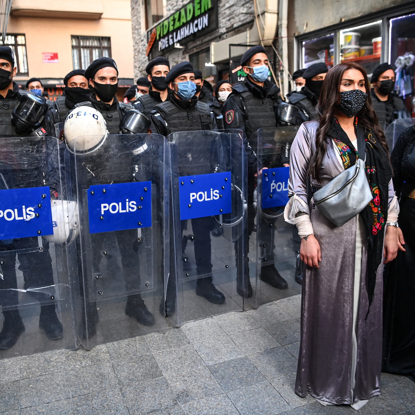 العنف يتصاعد في تركيا.. نساء يطالبن بحمايتهنّ