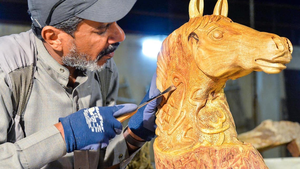 Horse sculptures and Arabic calligraphy