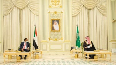Saudi Arabia’s Crown Prince Mohammed bin Salman (R) and Sudan's Prime Minister Abdalla Hamdok (L). (SPA)