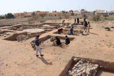 ماہرین آثار قدیمہ فید کے مقام پر دریافت ہونے والے کھنڈرات میں کھدائی میں مصروف ہیں۔