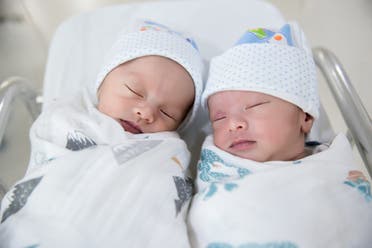 Twin babies sleeping. (iStock)