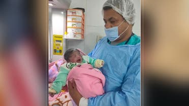 الاقصر شہر کے بین الاقوامی اسپتال میں گائنی وارڈ کے کنسلٹنٹ ڈاکٹر حامد سید احمد نے العربیہ ڈاٹ نیٹ کو بتایا کہ بچی کی پیدائش کا عمل آپریشن کے ذریعے انجام دیا گیا